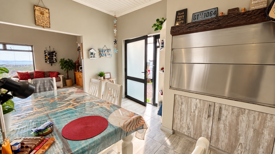 2 Bedroom Property for Sale in Hoogland Western Cape